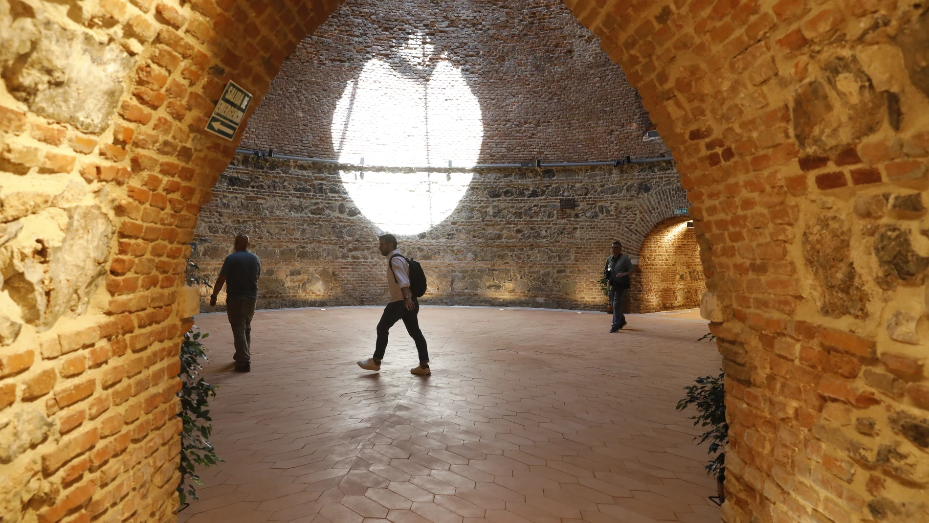 El interior de la montaña es un espacio abovedado de planta circular