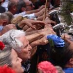 Los peregrinos de la Hermandad del Rocío de Trina llegan a la presentación a la Ermita de la Blanca Paloma