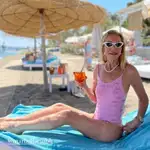 Carmen Lomana con la colección de Zara x Barbie.