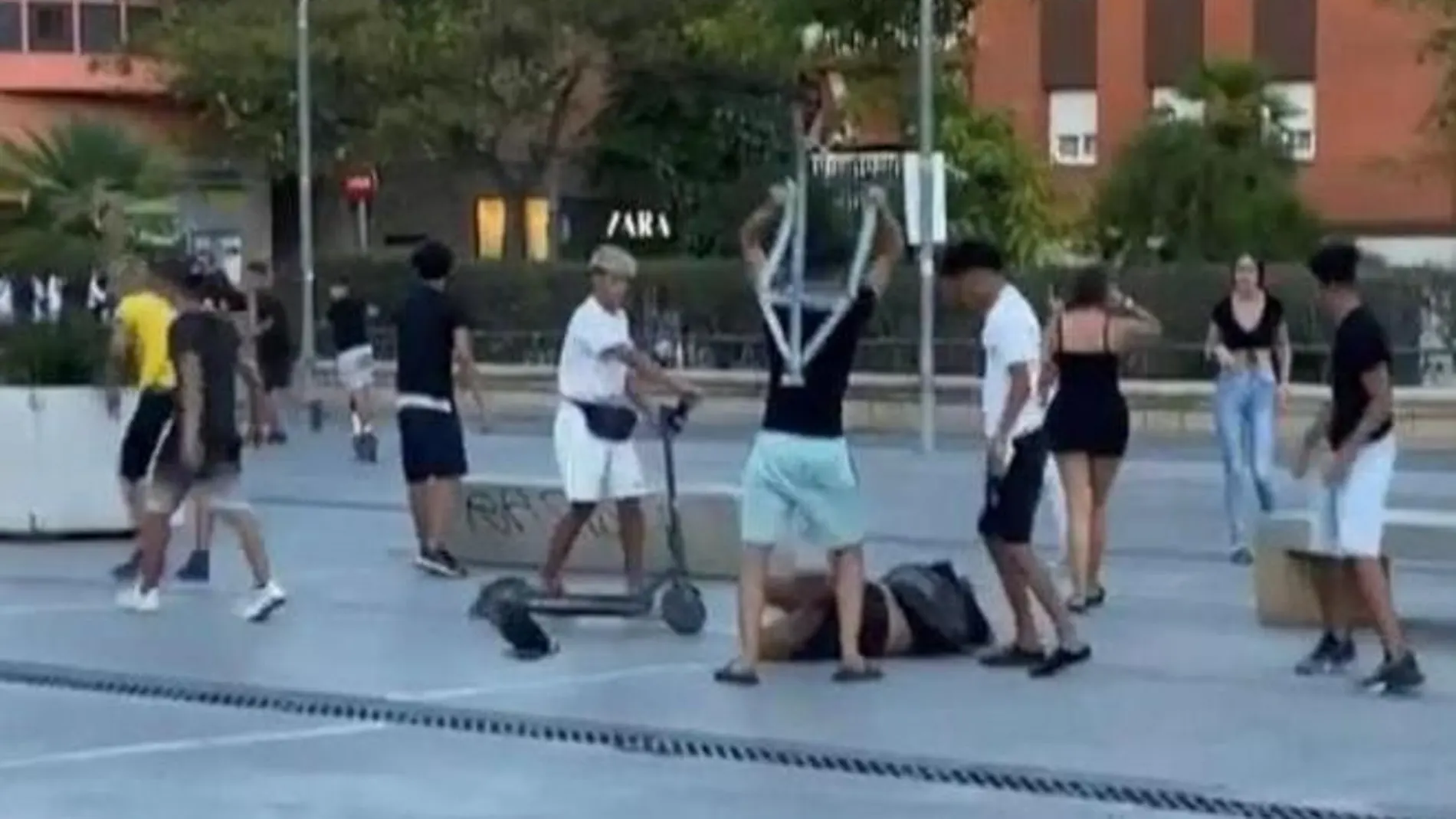 Paliza en una de las plazas del municipio