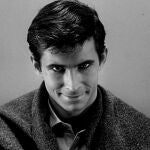 Anthony Perkins dio vida a Norman Bates en «Psicosis», otro clásico de Alfred Hitchcock