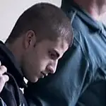 Miguel Carcaño esposado y acompañado por agentes en una de sus visitas al juez