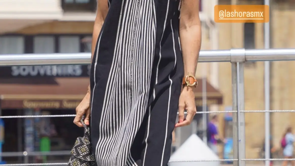 Pilar de Arce con vestido midi