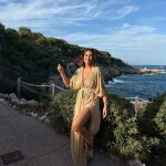 Vicky Martín Berrocal con vestido de firma española. 