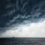 Tormenta sobre el mar
