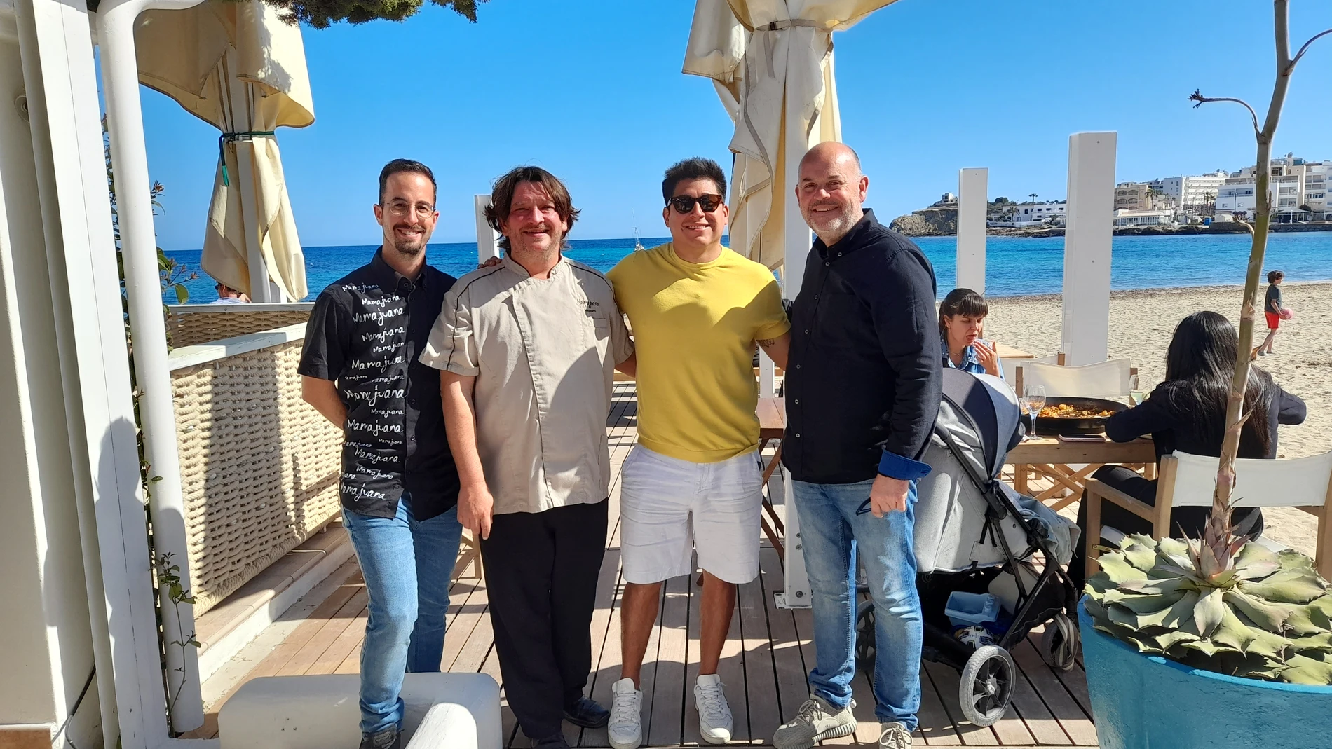 En Mamajuana, situado en la playa de Es Canar, en Ibiza, Omar Malpartida no se priva del arroz caldoso con bogavante