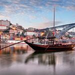 Paisaje urbano del casco antiguo de Oporto Oporto, Portugal. Valle del río Duero.