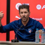 Simeone, en plena conferencia de prensa en México