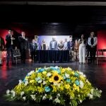Los precandidatos presidenciales de la oposición, de izquierda a derecha, Andrés Caleca, Andrés Velásquez, César Almeida, César Pérez Vivas, Delsa Solórzano, Gloria Pinho, Henrique Capriles, María Corina Machado y Roberto Enríquez Lavaud, posan durante un acto político conjunto, en Caracas (Venezuela). 
