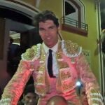 Cayetano Rivera regresa triunfante a los ruedos tras su heroica acción con Roca Rey, ¿en compañía de María Cerqueira?