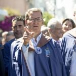 El presidente del PP, Alberto Núñez Feijóo (i) y el presidente de la Xunta de Galicia, Alfonso Rueda (d) presiden el capítulo serenísimo de participa en la LXXI Festa do Albariño celebrado en Cambados, Pontevedra