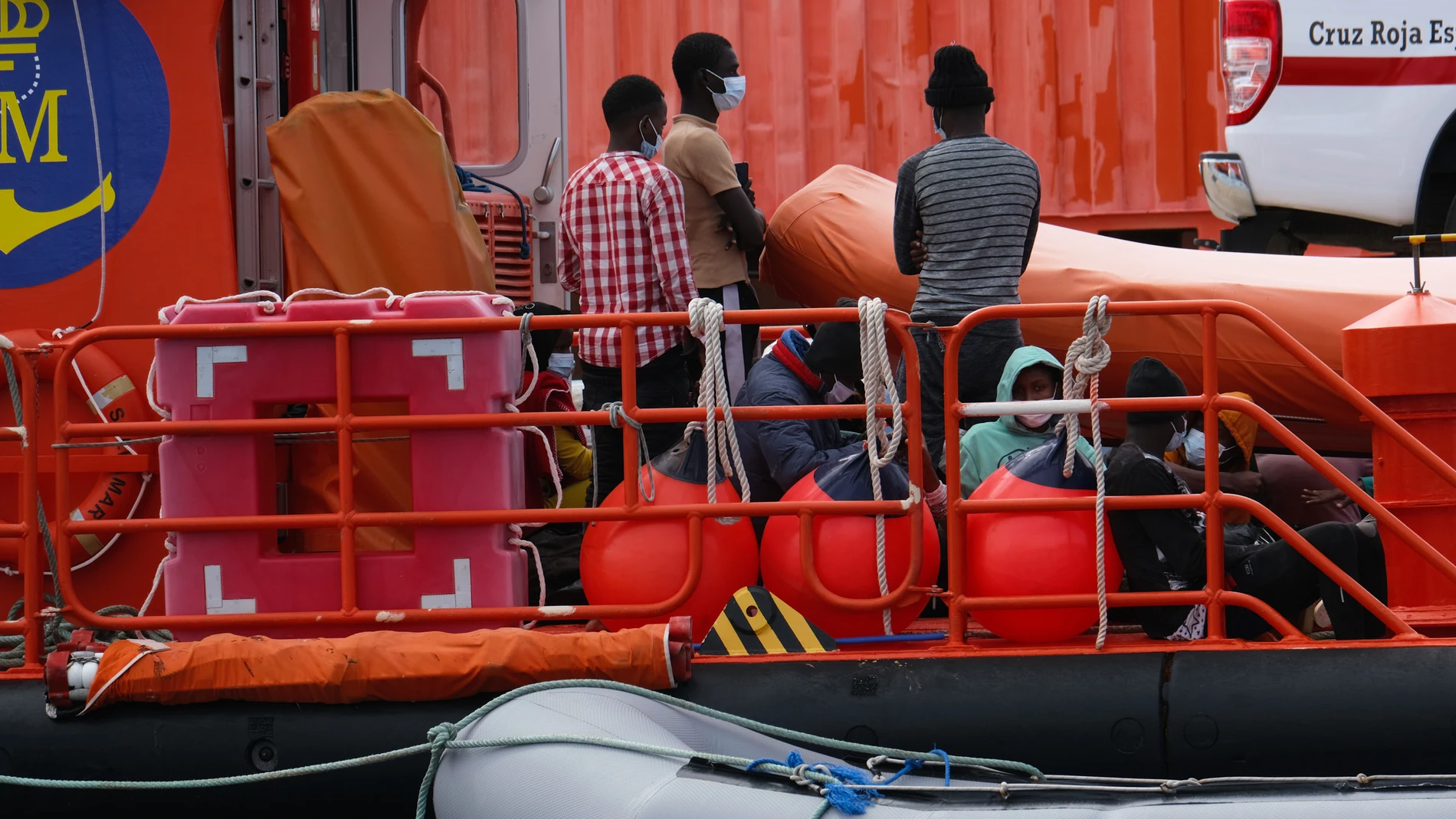 Rescatan nueve pateras con 426 inmigrantes en aguas cercanas a Canarias en las últimas 24 horas