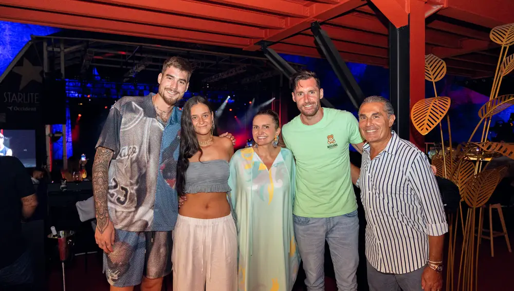 Victoria Federica junto a la selección de baloncesto.