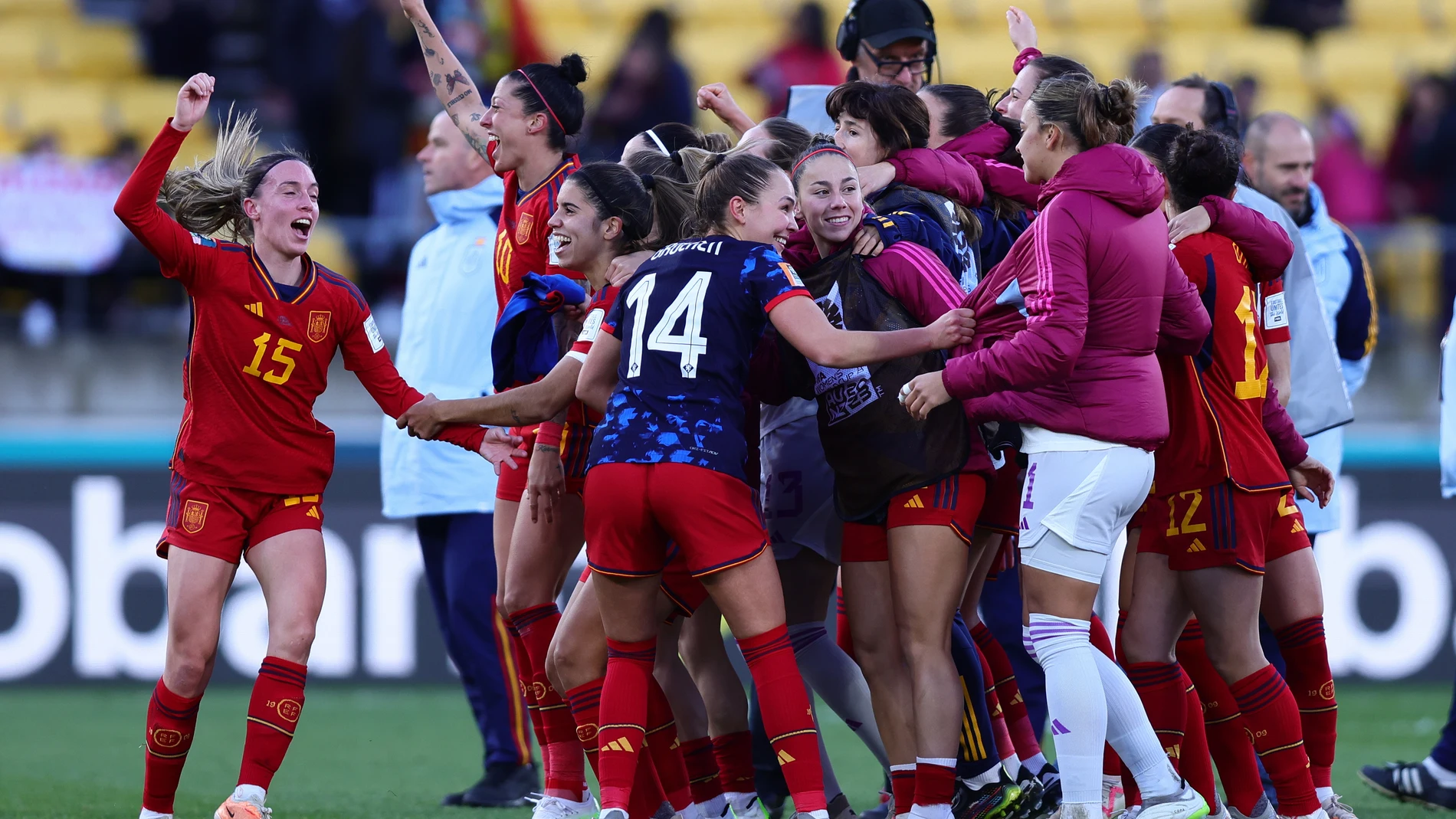 Wellington (New Zealand), 10/08/2023.- Spain celebrates thier win over the Netherlands during the FIFA Women's World Cup 2023 Quarter Final soccer match between Spain and the Netherlands in Wellington, New Zealand, 11 August 2023. (Mundial de Fútbol, Países Bajos; Holanda, Nueva Zelanda, España) EFE/EPA/AARON GILLIONS EDITORIAL USE ONLY AUSTRALIA AND NEW ZEALAND OUT