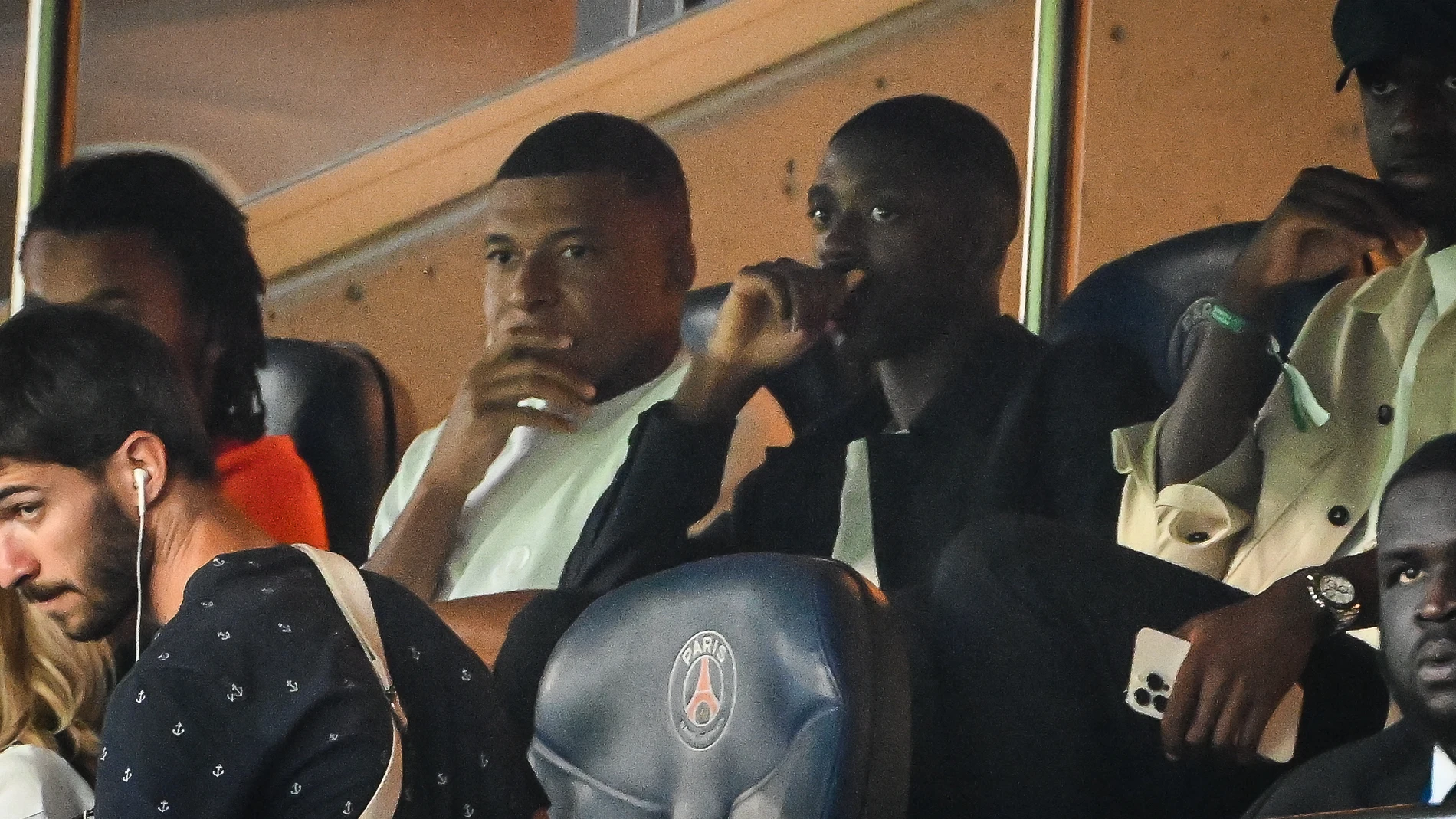 Kylian MBAPPE of PSG and Ousmane DEMBELE of PSG during the French championship Ligue 1 football match between Paris Saint-Germain and FC Lorient on August 12, 2023 at Parc des Princes stadium in Paris, France - Photo Matthieu Mirville / DPPI Matthieu Mirville / Dppi / Afp7 12/08/2023 ONLY FOR USE IN SPAIN