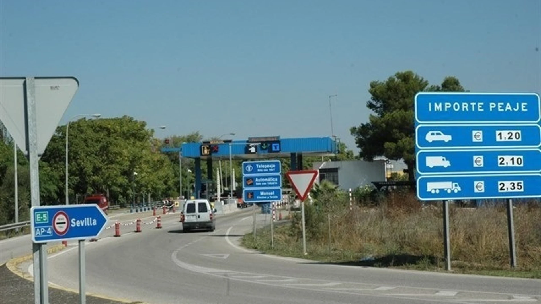 Calviño no descarta el regreso del peaje Sevilla-Cádiz