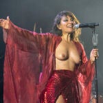  La cantante Eva Amaral actúa en uno de los escenarios del Festival Sonorama 2023, este sábado en la localidad burgalesa de Aranda de Duero.