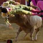 Alejandro Conquero, trasladado en helicóptero tras la horrible cornada que sufrió en Cenicientos