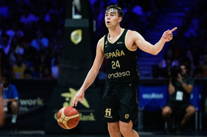 Juan Núñez sube la pelota en el España-Estados Unidos
