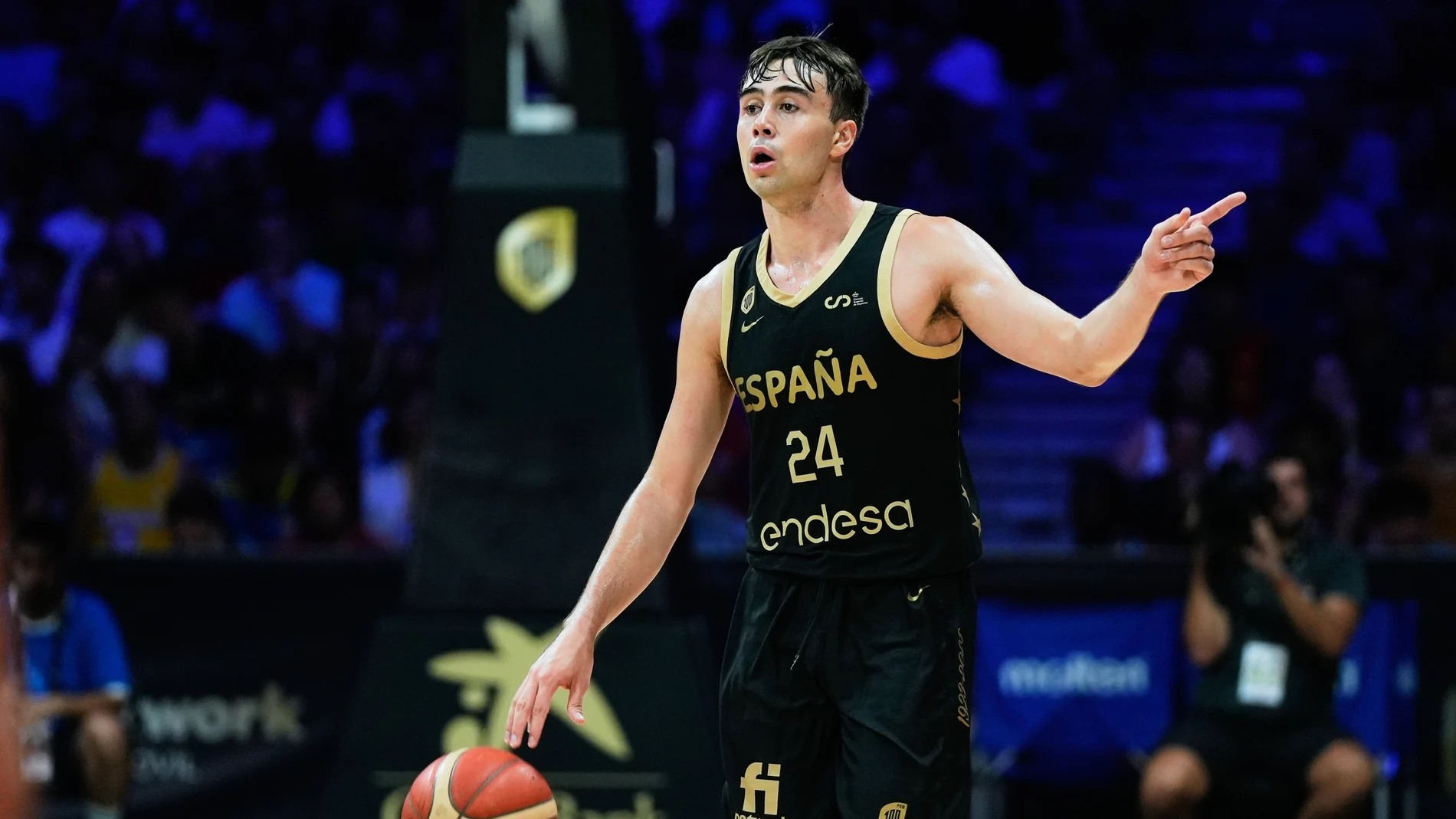 Juan Núñez sube la pelota en el España-Estados Unidos