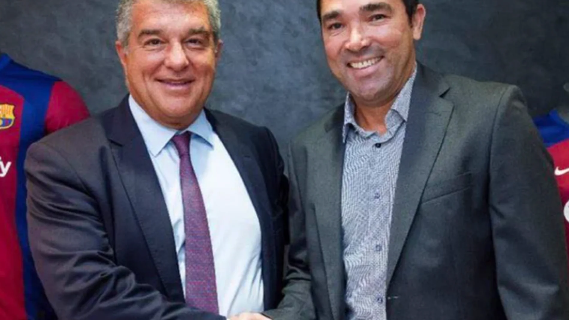 Joan Laporta, junto a Deco