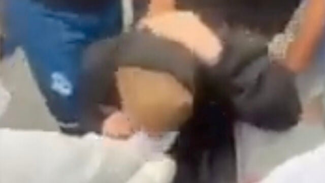  Adolescente humillado y golpeado por varios jóvenes inmigrantes 