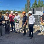 María Pardo visita las viviendas de camineros que se están realizando en Peñaranda de Bracamonte