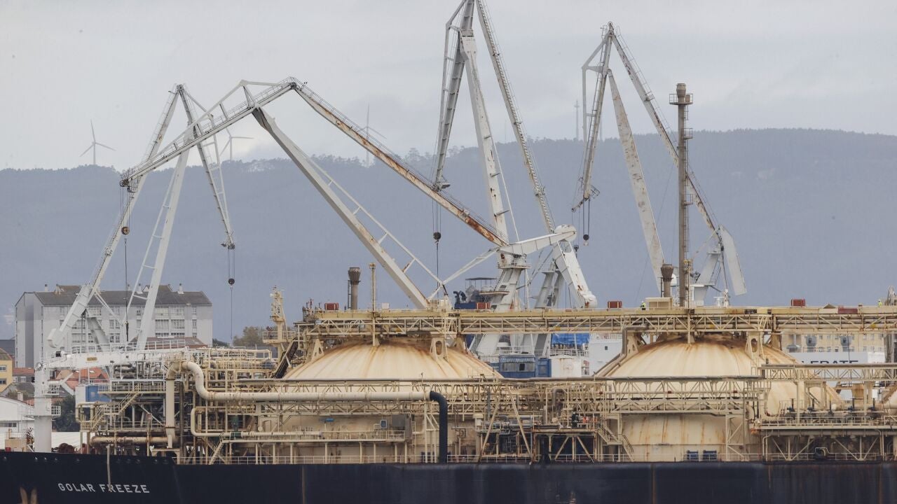 La UE acuerda sancionar la transferencia de gas natural licuado ruso en ...