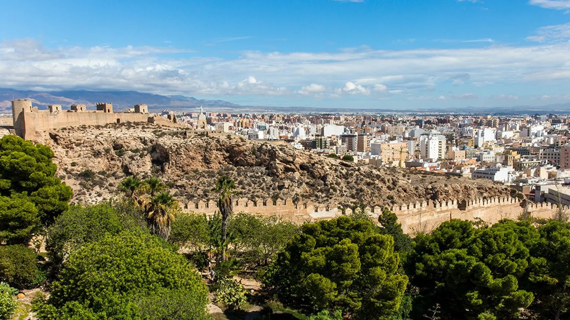 El Barrio Santo de Almería reivindica el valor de sus patios