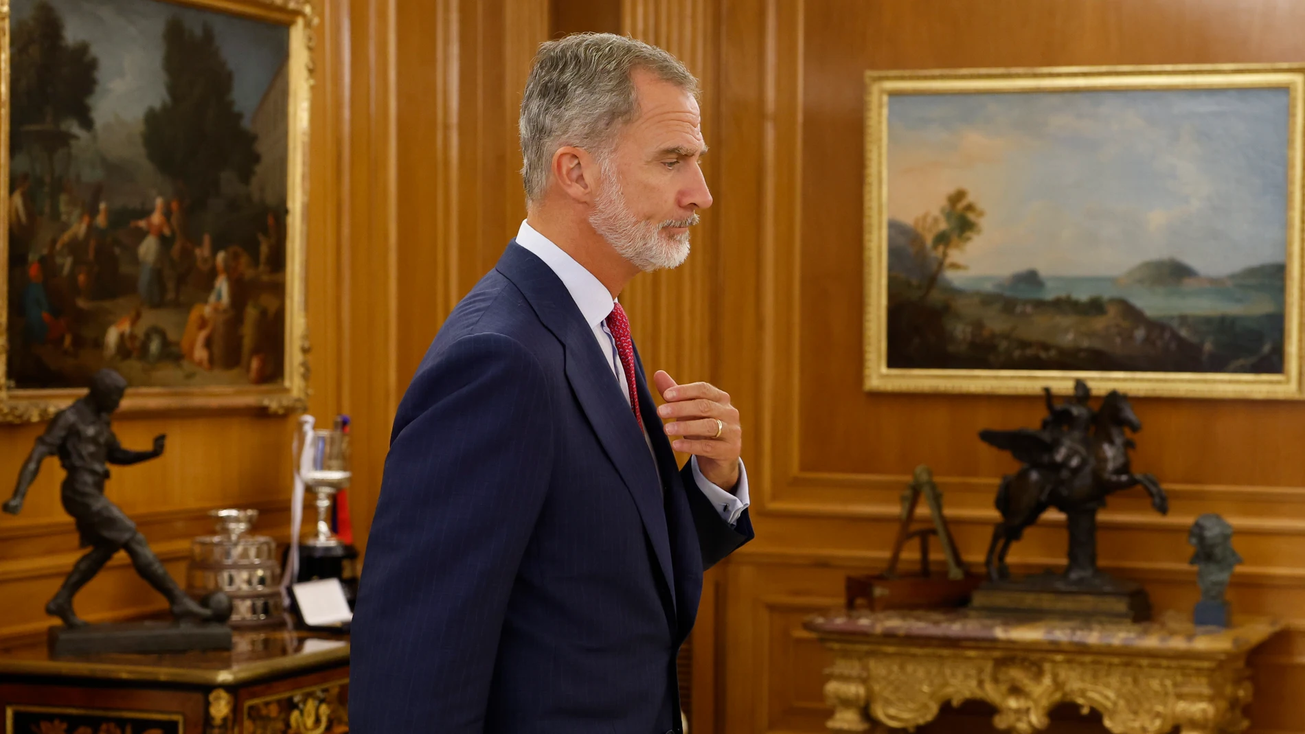 MADRID , 21/08/2023.- El rey Felipe VI durante la recepción de este lunes en el Palacio de la Zarzuela a la líder de Sumar, Yolanda Díaz, como parte de la ronda de consultas con los representantes políticos antes de proponer un candidato a la investidura. EFE/ Sebastián Mariscal Martínez POOL