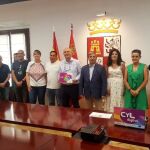 El viceconsejero de Transformación Digital, Jorge Llorente, y el delegado territorial de Segovia, José Luis Sanz Merino, se reúnen con los ayuntamientos adheridos al Programa CyL Digital