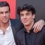 Mario Casas y Oscar Casas presentan "Mi soledad tiene alas"