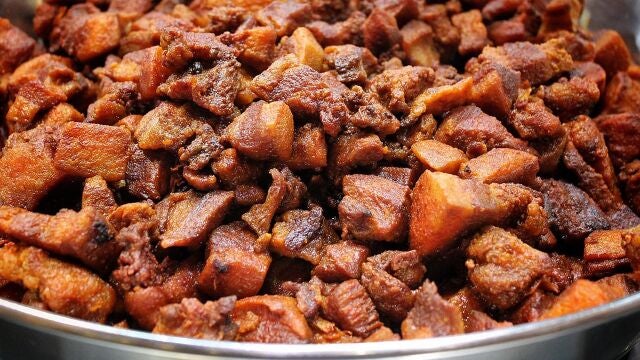 Los famosos chicharrones de Chiclana de la Frontera (Cádiz)