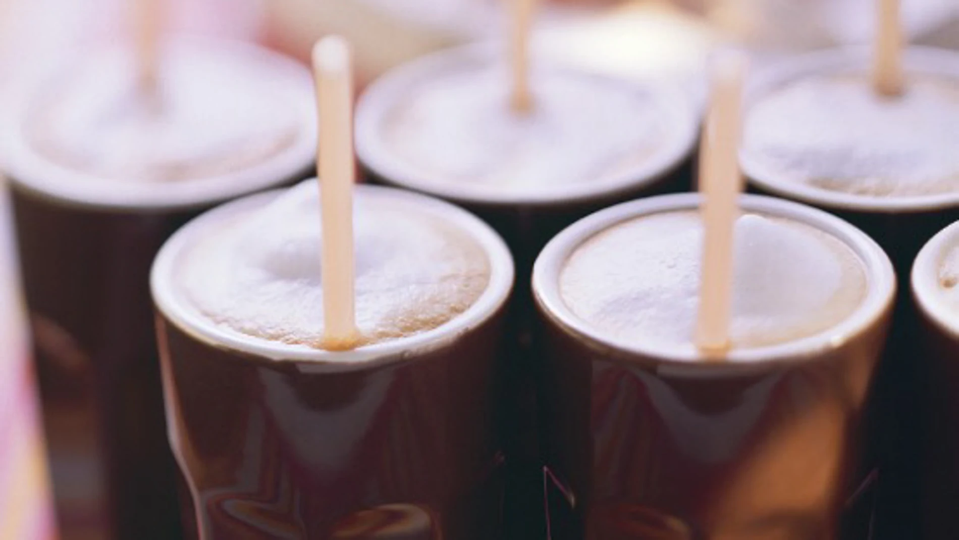 Imagen de archivo de bebidas con pajitas