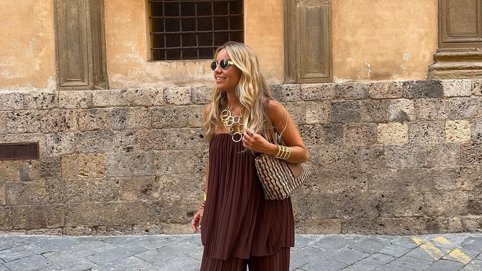 El total look de Zara en marrón chocolate lo tienen las chicas sevillanas y tú también lo querrás para tus looks de oficina