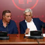 Pedro Rocha, a la derecha, presidente interino de la RFEF