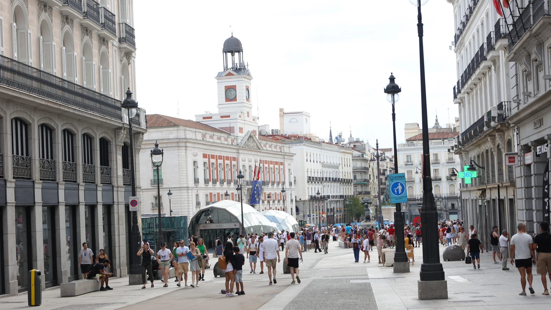 La Puerta del Sol es ya completamente peatonal tras finalizar las obras de mejora