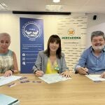 Jose García-Galbis, presidente del Banco de Alimentos del Segura; Fina González, vicepresidenta de la entidad, y Esther Piornos, directora Territorial de Relaciones Externas de Mercadona