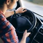 Uno de los mayores peligros de la carretera son las distracciones al volante