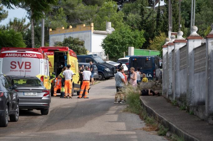 Un policía retirado se atrinchera en una vivienda de Alzira (Valencia) con rehenes en el interior Un policía retirado se atrinchera en una vivienda de Alzira (Valencia) con rehenes en el interior
