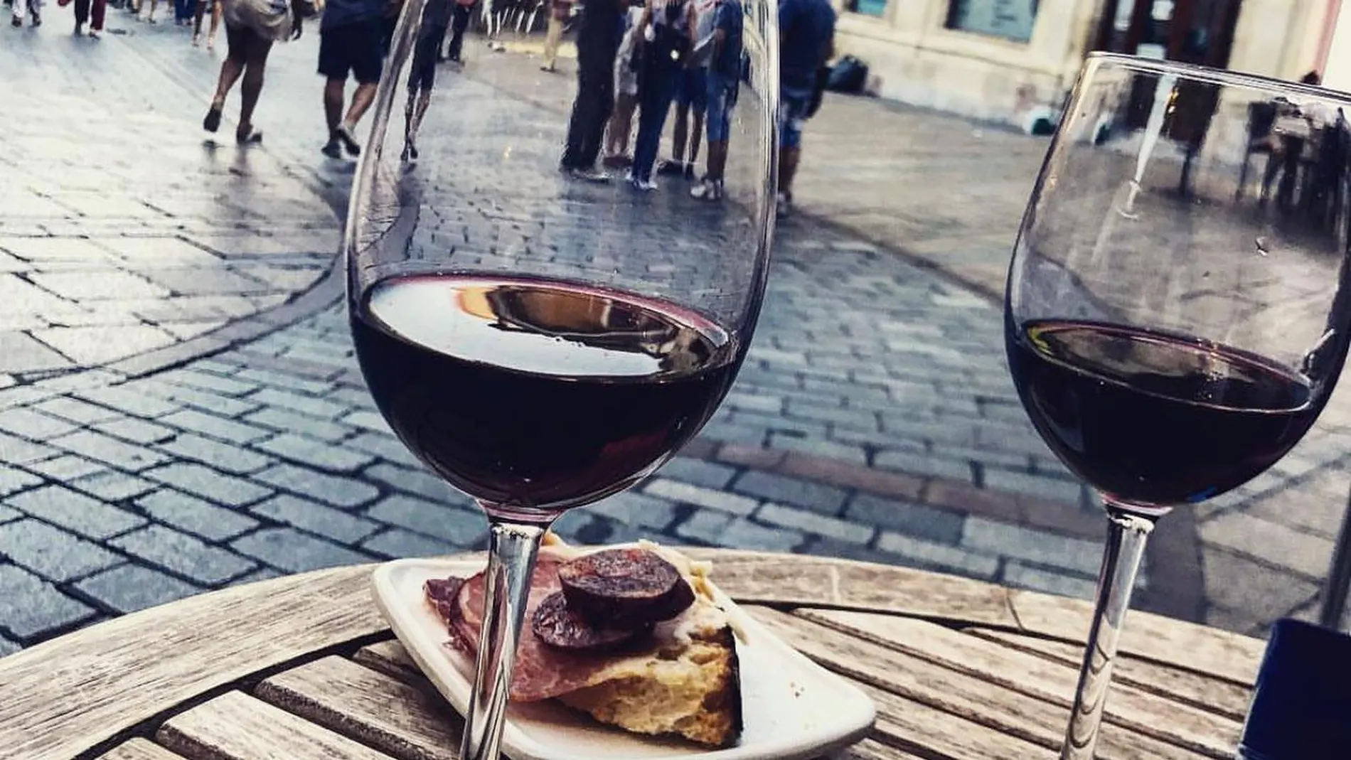 Tarde de vinos en el Barrio del Húmedo de León