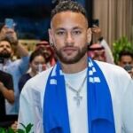 Neymar, con el colgante de la cruz