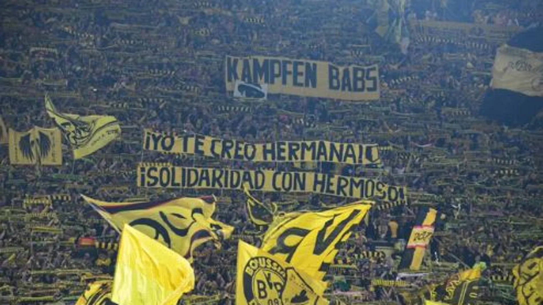El Borussia Dortmund muestra una pancarta de apoyo a Jenni Hermoso