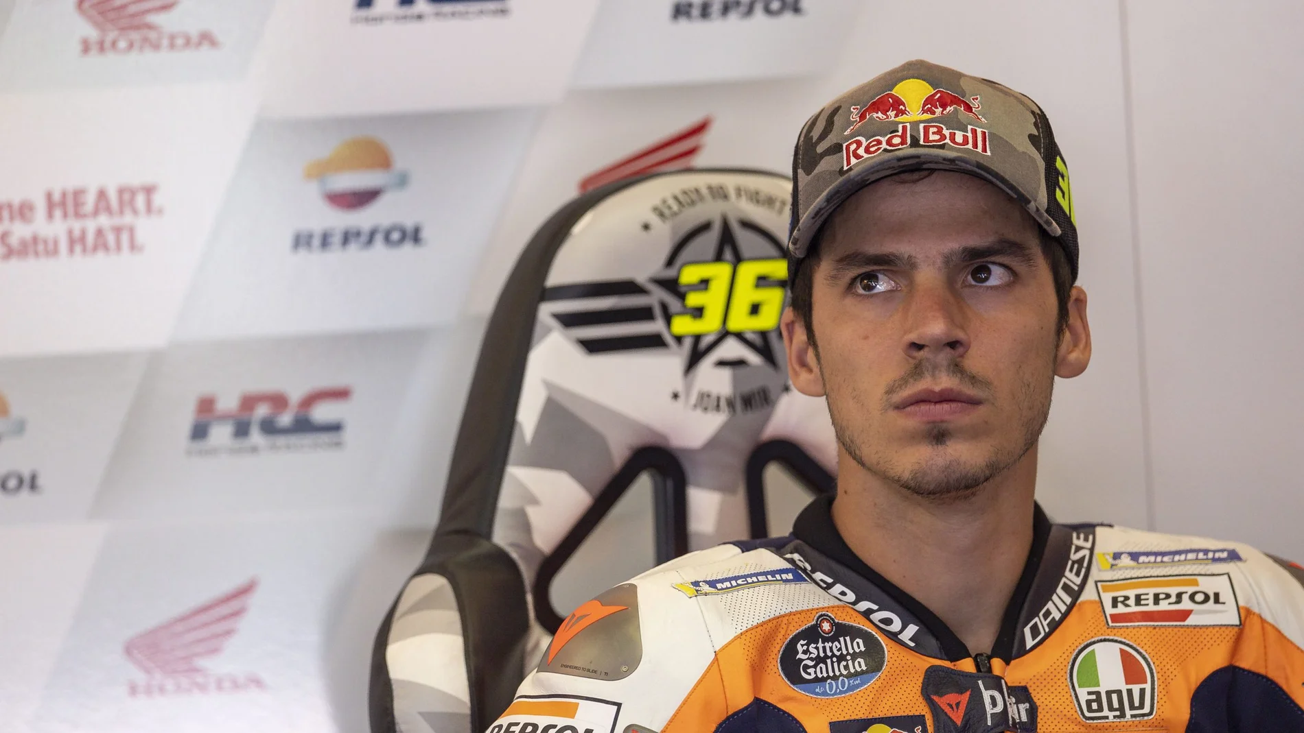 Joan Mir, en el box del Repsol Honda Team