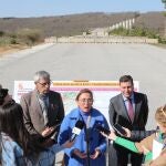 González Corral y Fernández Carriedo durante su visita a la variante de Guardo (Palencia)