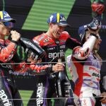 Aleix, en el podio junto a Viñales y Jorge Martín