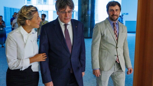 Carles Puigdemont and Spanish Second Deputy PM Yolanda Diaz meet in Brussels