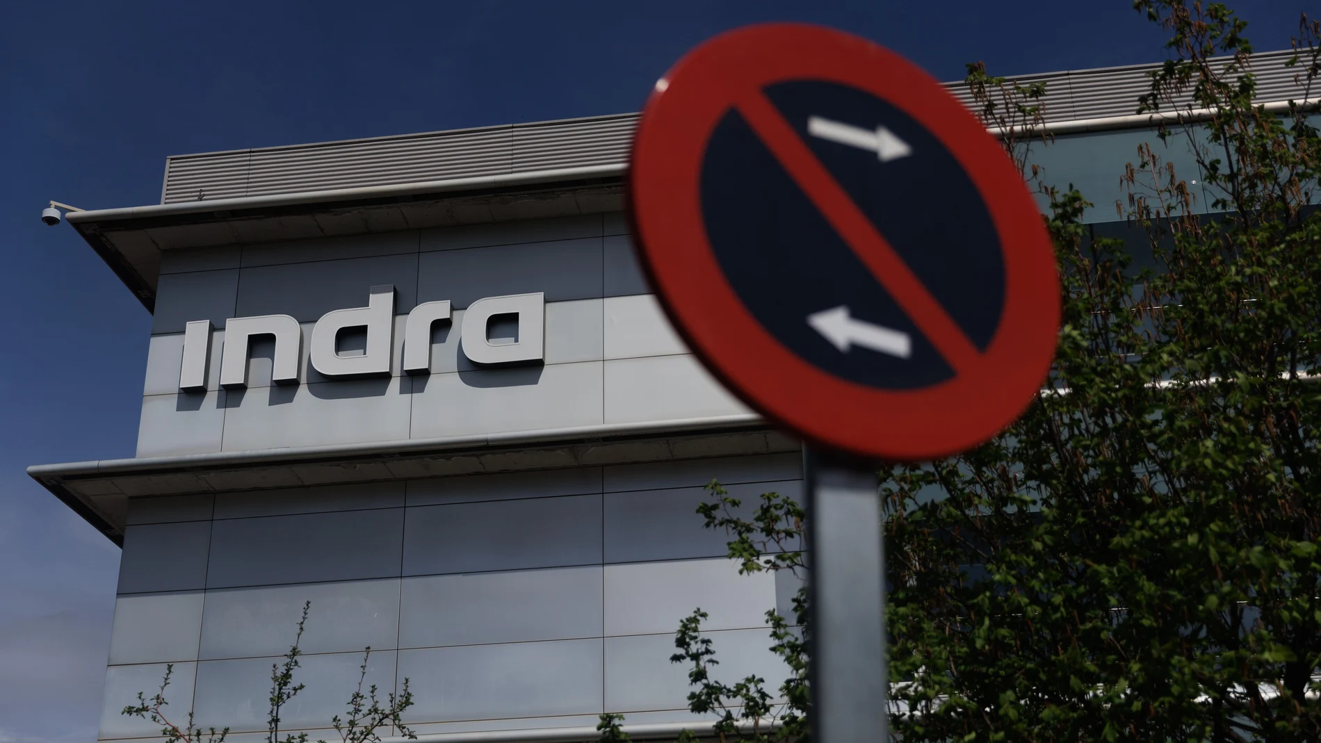 Fachada de la sede de Indra, en Madrid.