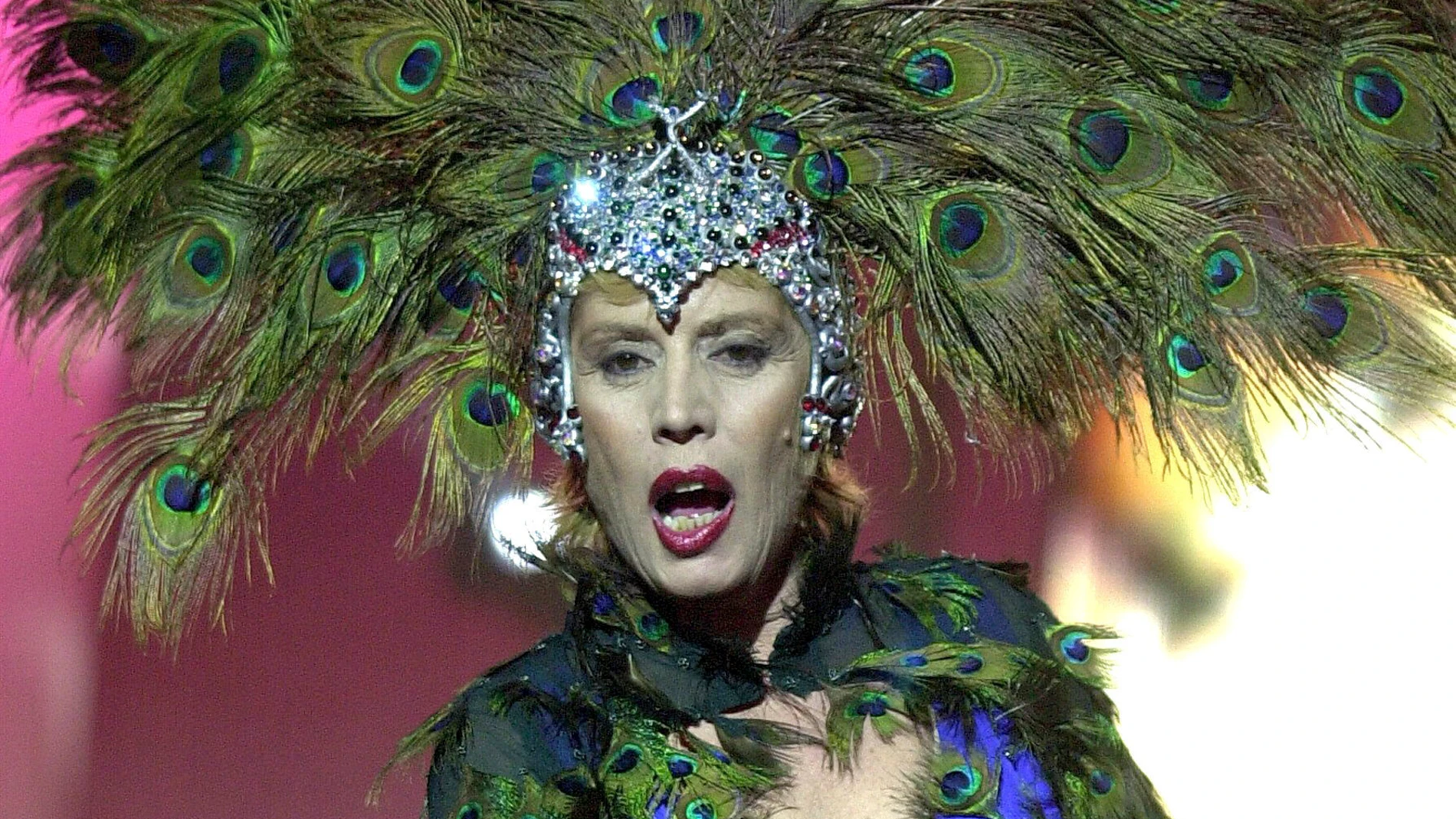 MADRID, 07/09/2023.- Fotografía de archivo del 28 de noviembre de 2002 de la cantante María Jiménez que ha muerto esta madrugada en su casa de Triana en Sevilla a los 73 años. EFE/Archivo/Julián Martín