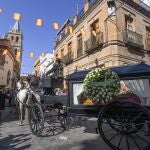 El féretro de María Jiménez es transportado por un carruaje fúnebre 